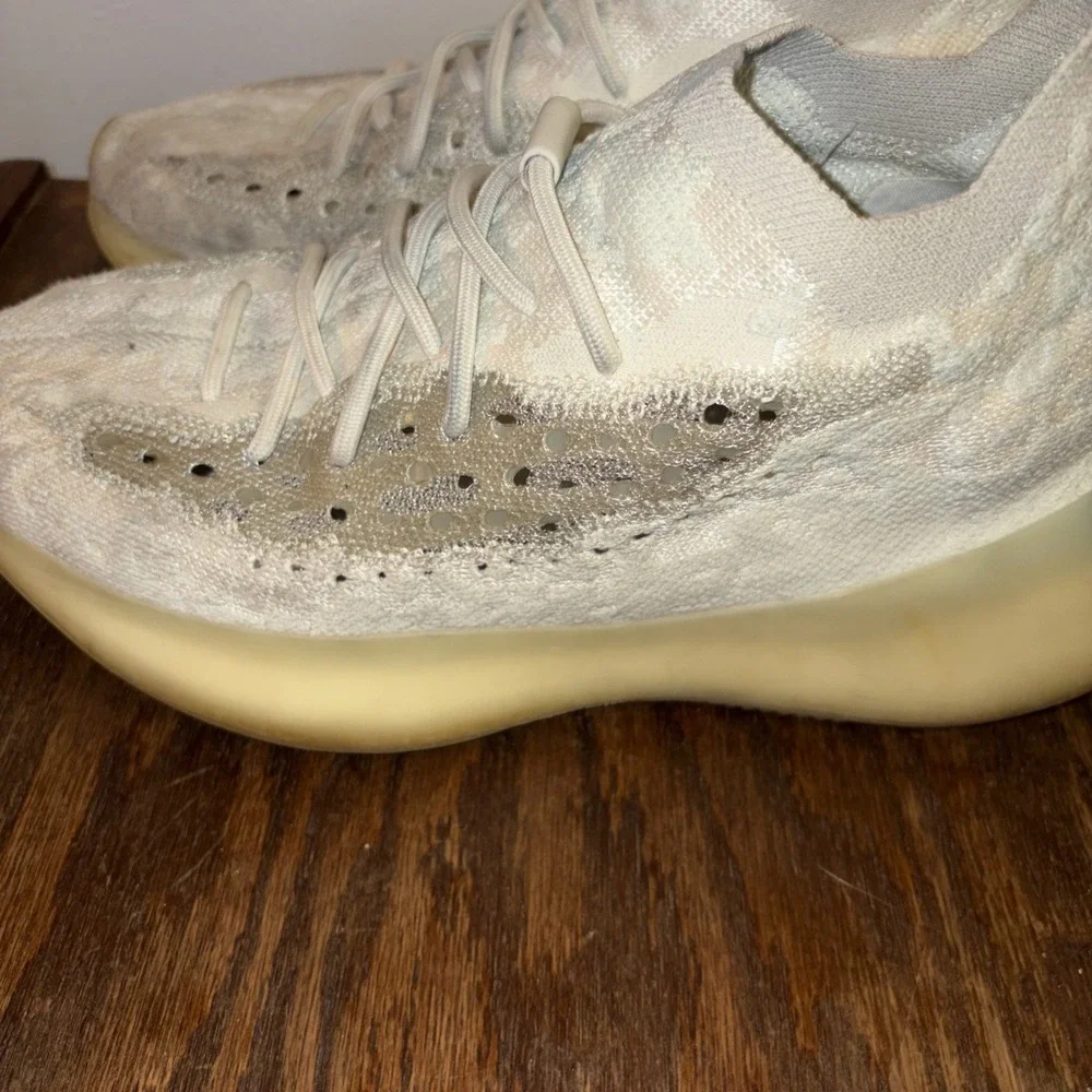 Size 9.5 - adidas Yeezy Boost 380 Calcite Glow 2020‎